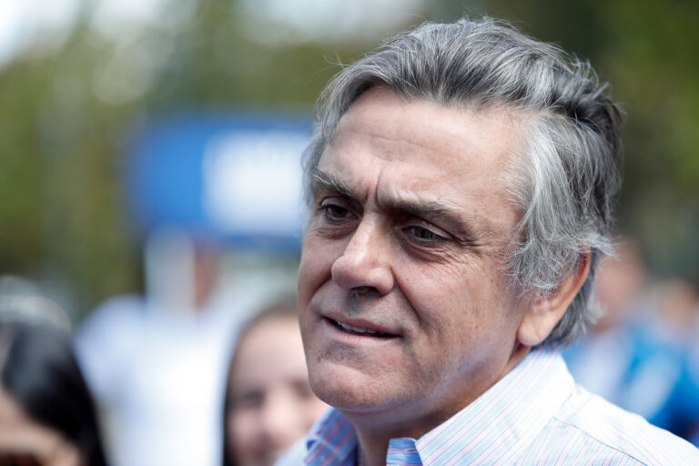 Pablo Longueira reapareció con carta en que valora triunfo de Orrego: “Se evitó el ‘Olivazo'”