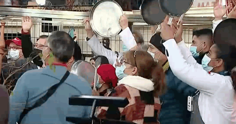 Locatarios protestan por regreso a cuarentena en la comuna de Santiago