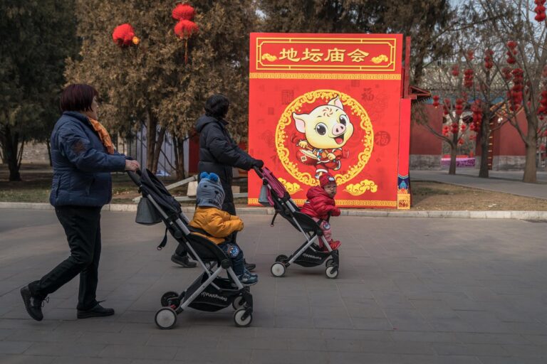 HRW denunció que estricta política de natalidad de China provocó discriminaciones contra las mujeres