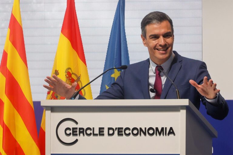 Pedro Sánchez anunció que eliminará la obligatoriedad de usar mascarillas en espacios al aire libre