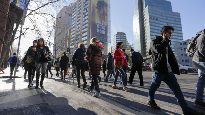 Encuesta UC: Recuperación del empleo sigue estancada, con restablecimiento de un 47% de puestos perdidos