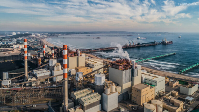 Para mitigar la contaminación: Fallo prohíbe el ingreso de embarcaciones con carbón a la bahía de Quintero