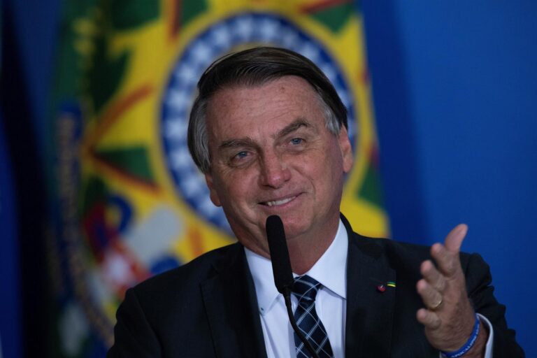 Bolsonaro evoluciona satisfactoriamente y podría recibir alta este domingo