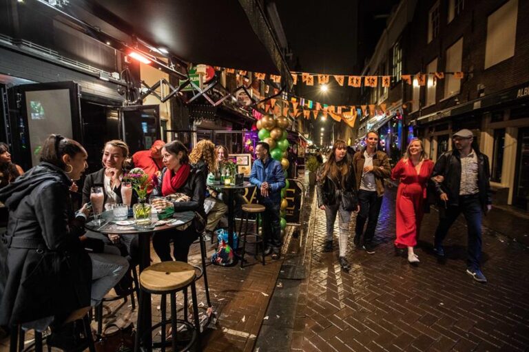 Países Bajos aumentó en un 66% los contagios tras relajar el uso de mascarillas