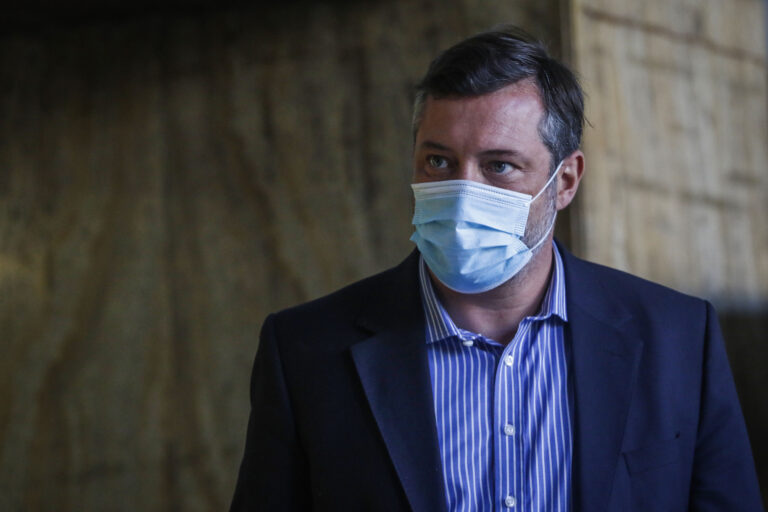 Parlamentarios oficialistas respondieron a advertencia de Sichel por cuarto retiro: 