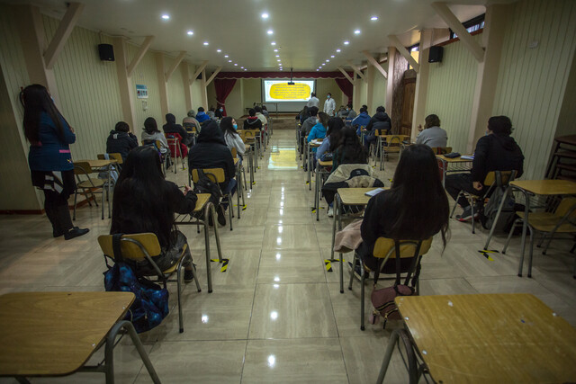 Mineduc: 491 estudiantes se contagiaron en colegios que volvieron a clases presenciales