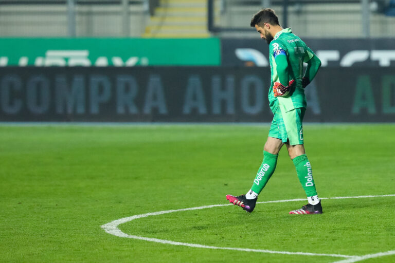 Fernando de Paul recibió tres fechas de castigo y se perderá el clásico universitario