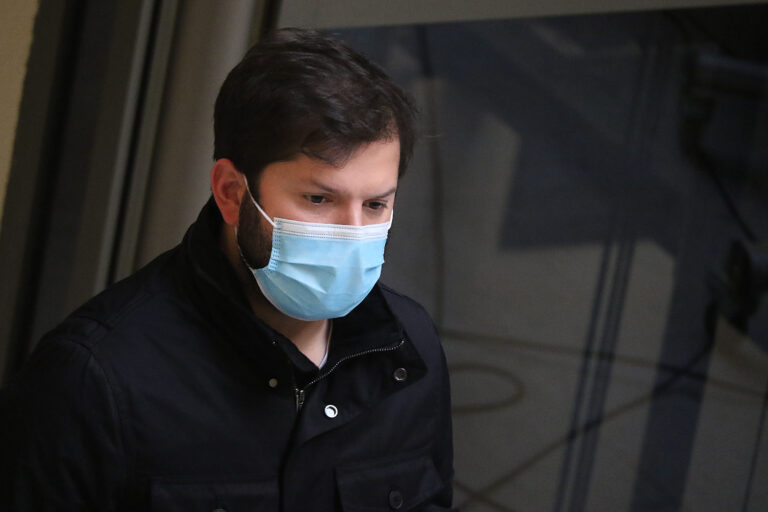 Gabriel Boric fue agredido por interno durante visita al centro penal Santiago 1