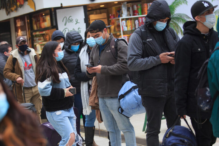 Aglomeraciones en terminal: Proyectan salida de más de 100 mil personas de la RM