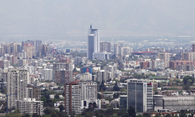 Autoridad decretó alerta ambiental en toda la Región Metropolitana para este martes