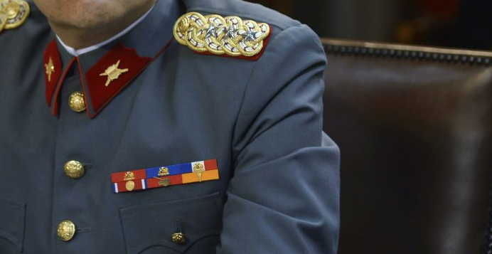 Contraloría dice que FF.AA. deben abstenerse de declaraciones que afecten su carácter no deliberante