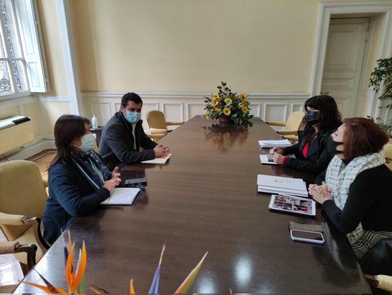 Defensoría de la Niñez y CC discutieron participación de niños y adolescentes en proceso constituyente