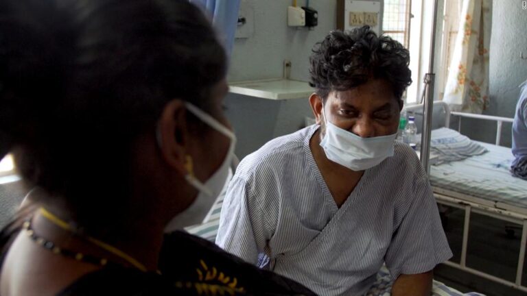 Hongo negro: Una segunda crisis está matando a sobrevivientes de la peor ola de COVID-19 en India