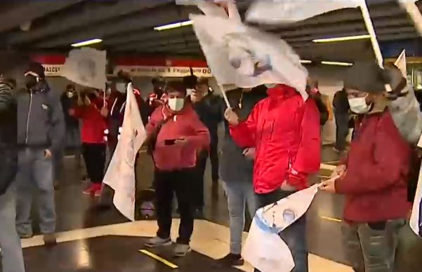 Metro restableció servicio en Las Rejas y Ecuador: Funcionarios realizaron una manifestación