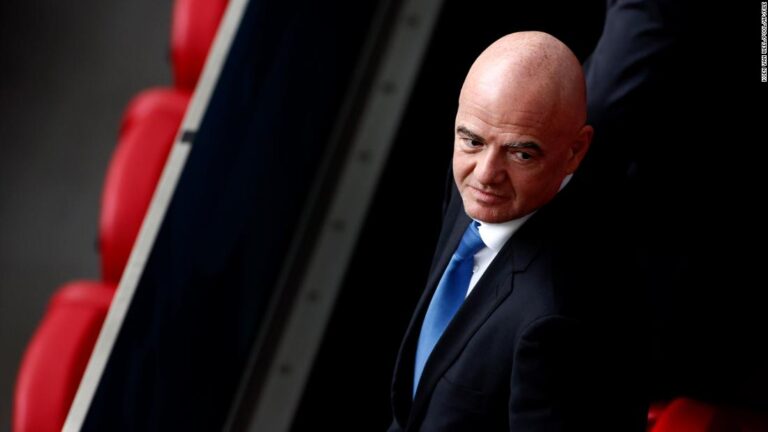 Presidente de la FIFA llama a 