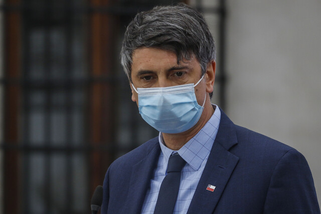 Ministro Couve confirma que primer lote de vacunas Sinovac elaboradas en Chile estará listo el segundo trimestre de 2022