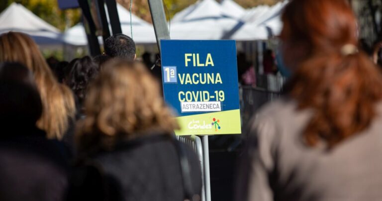 Dosis de refuerzo avanza hacia mayores de 55: Revisa el calendario del 30 de agosto al 3 de septiembre