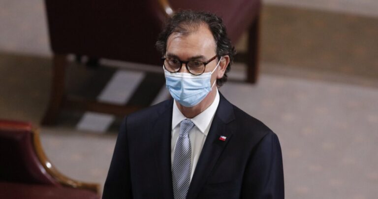 Figueroa presentó defensa contra acusación constitucional: Documento dobla en páginas al libelo acusatorio