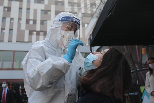 Casos activos alcanzaron su menor cifra en 2021 según Informe Epidemiológico: Revisa las comunas con más contagios