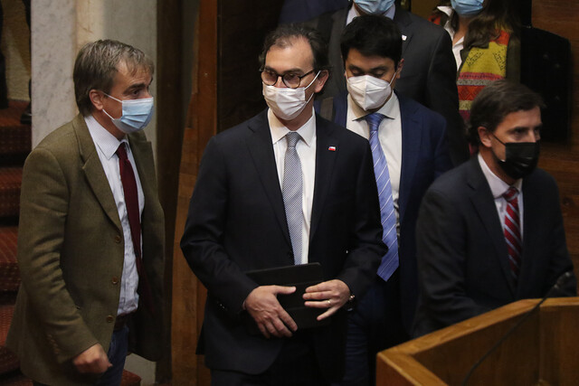 Cámara rechaza la acusación constitucional contra el ministro de Educación, Raúl Figueroa