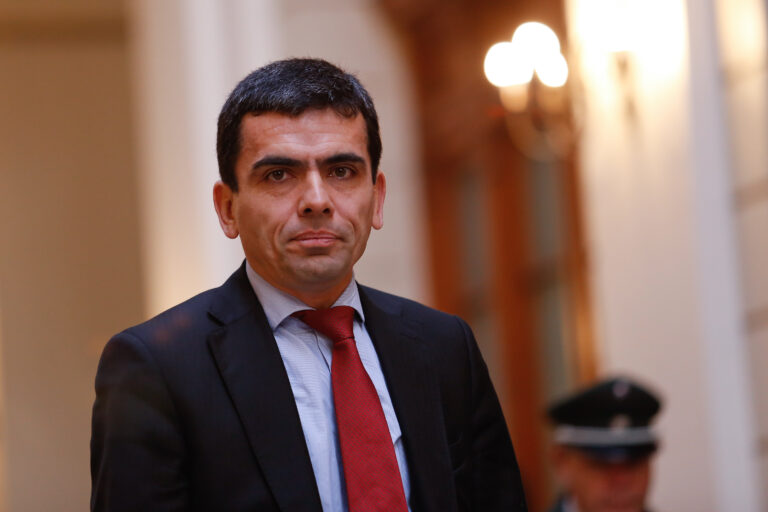 Carlos Gajardo, abogado familia Barra: 