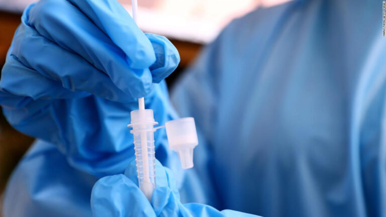 Inquieta a expertos: Investigadores sudafricanos estudian nueva variante del COVID-19