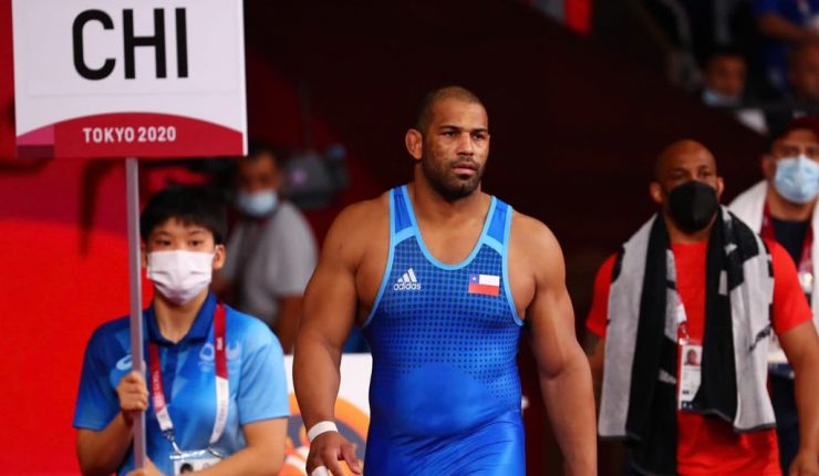 Yasmani Acosta se quedó sin medalla de bronce en Tokio 2020 tras empatar ante Sergei Semenov