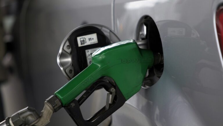 Alza de precios afectó a todos los combustibles, especialmente al diésel