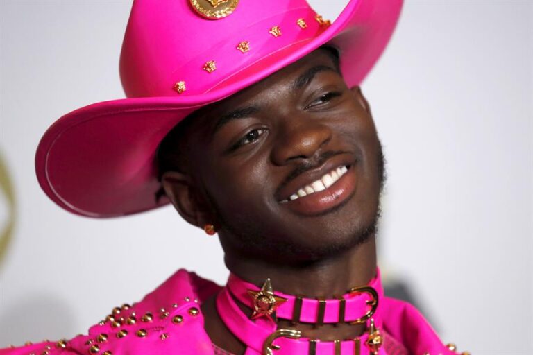 El rapero Lil Nas X vuelve a trollear a Drake con fotos de su 