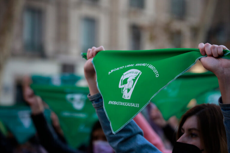 Ipsos: 41% de las y los chilenos piensa que debería aprobarse el aborto libre