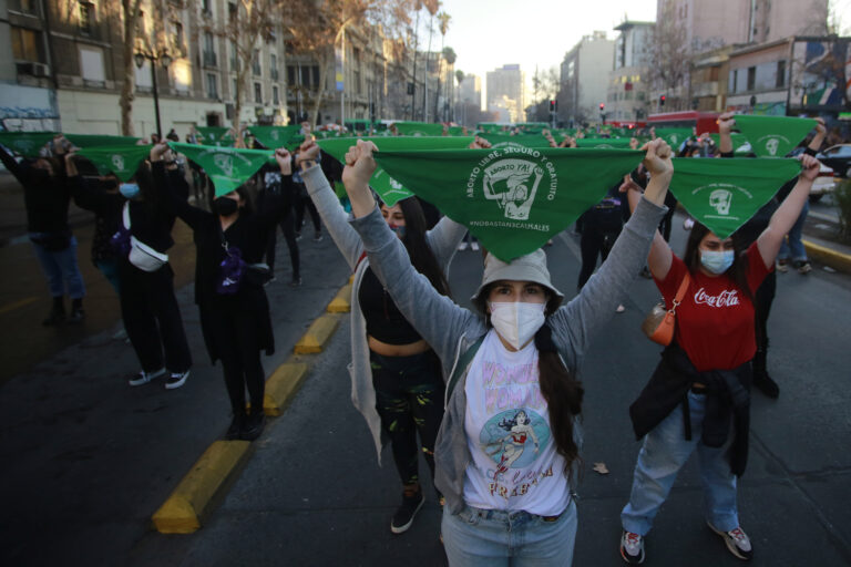 Abofem expresó su repudio a proyecto de Republicanos que busca derogar causal de aborto