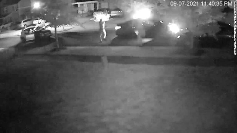 Niño de 3 años muere tras 150 disparos contra una casa: Policía sospecha de estudiantes secundarios