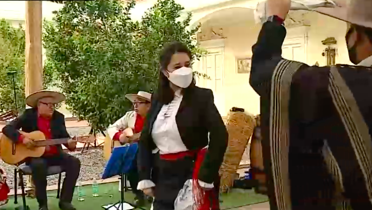 Las Condes dio puntapié a Fiestas Patrias con desayuno 