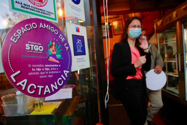 Qué lugares son y qué ofrecen: Comuna de Santiago entrega sello “Espacio Amigo de la Lactancia” en cafés y restaurantes