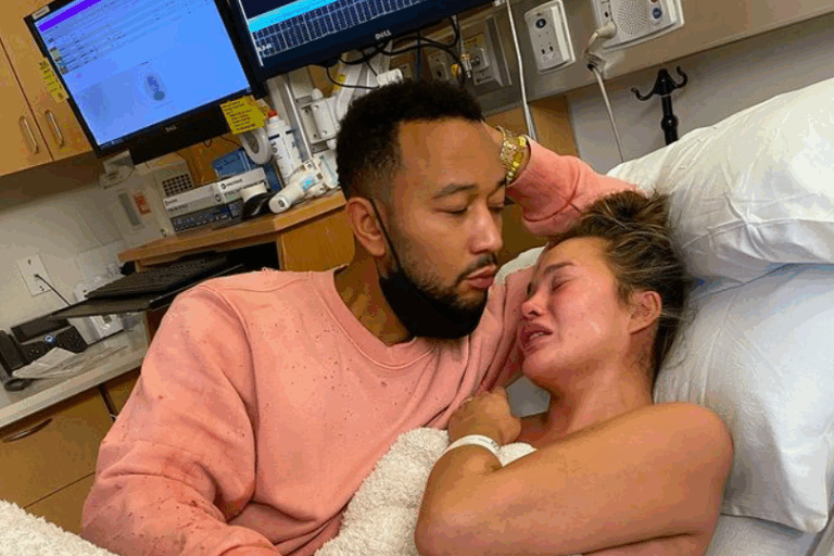 El desgarrador mensaje de Chrissy Teigen a un año de la pérdida de su embarazo