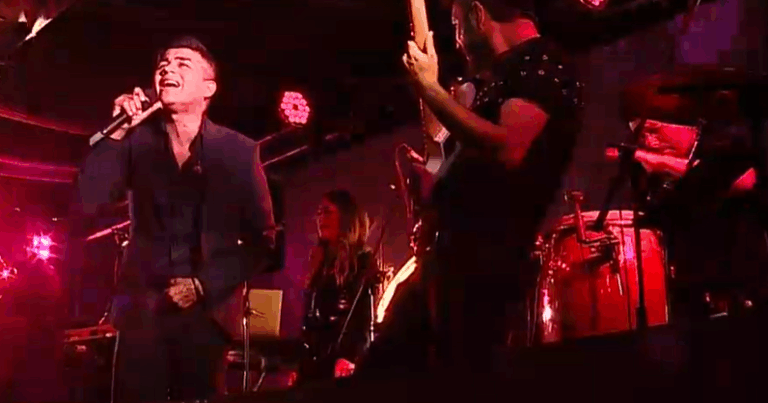 Con fondas móviles y aforo de 300 personas: Así volvieron artistas nacionales a los escenarios