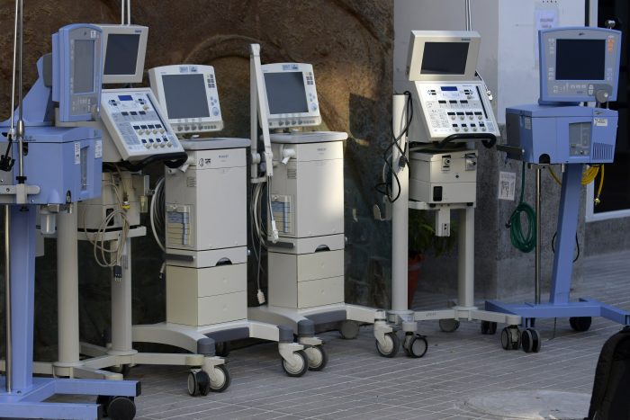 Sernac emite alerta de seguridad por ventiladores médicos con una falla: Se vendieron 11 mil entre 2008 y 2021
