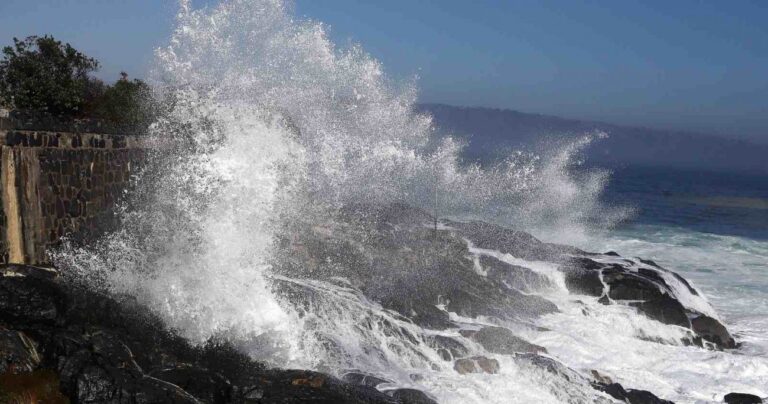 Desde este viernes: Armada emite alerta por marejadas desde el Golfo de Penas hasta Arica