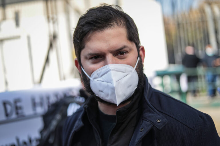 Clínica desmiente supuesta ficha médica de Boric en que se detallaba uso de drogas: Se trata 