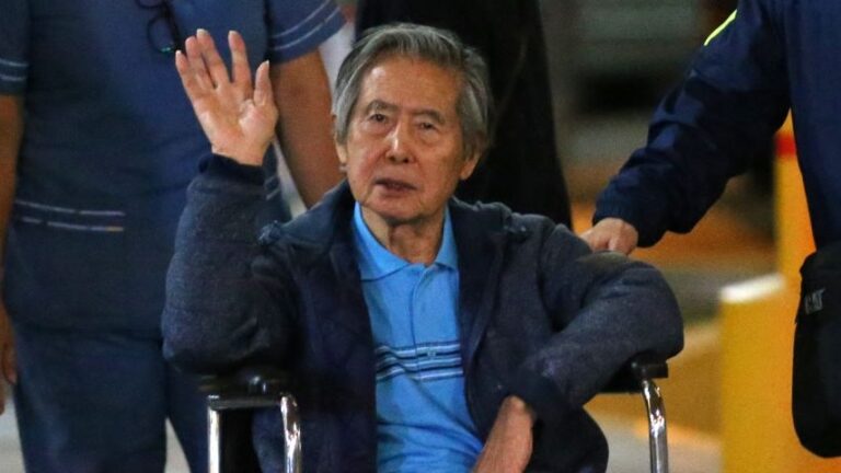 El ex presidente de Perú, Alberto Fujimori, tuvo que ser trasladado a una clínica