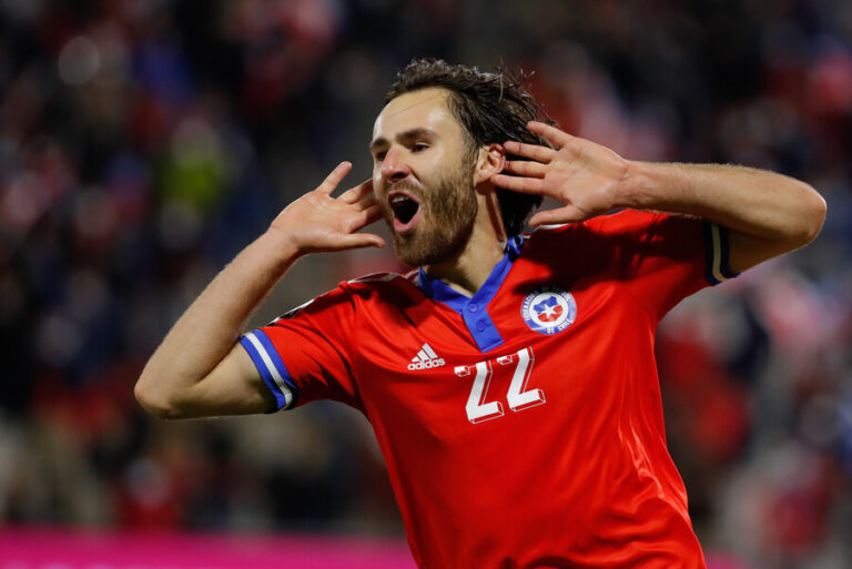 No importó el español: Gareca convoca a Ben Brereton para los partidos de La Roja contra Albania y Francia