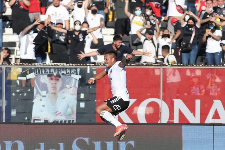 Colo Colo derrotó sin apelaciones a Santiago Wanderers y recupera la punta del torneo