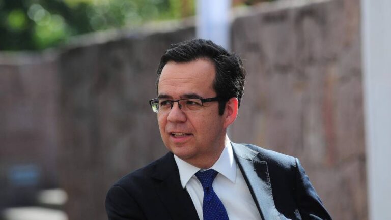 Fue ex ministro de Bachelet: Piñera propuso designar a Luis Felipe Céspedes como nuevo consejero del BC