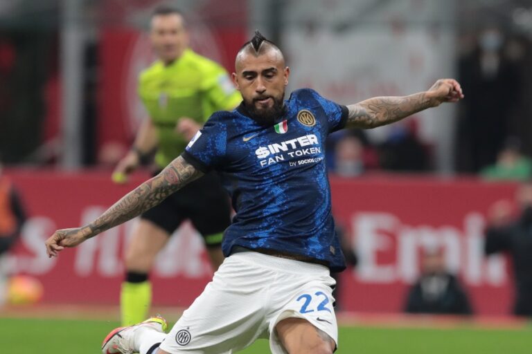 Con Vidal desde los 68' y Alexis desde los 85': Milan e Inter repartieron puntos en un nuevo clásico italiano