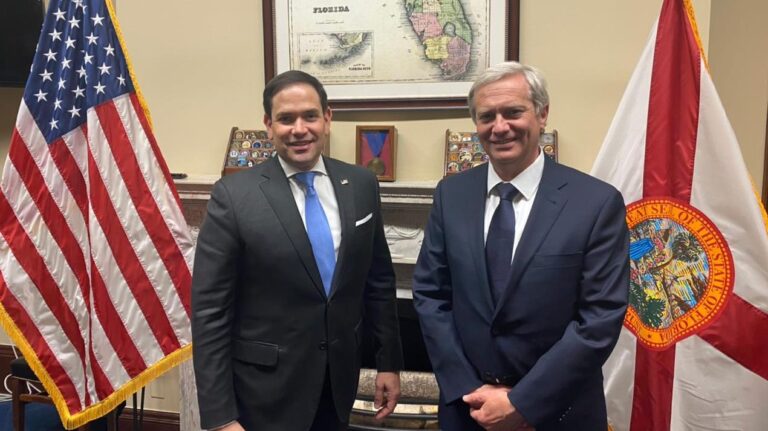 Kast se reunió con senador republicano y dio entrevista a CNN en Español en su gira por EE.UU.