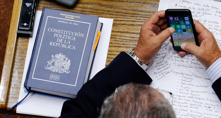 Columna de Rodrigo Ramírez Pino: Chile, una nueva Constitución y los derechos digitales