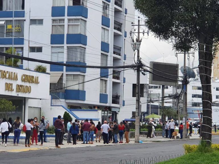 Sismo de magnitud de 4,9 en Quito y obligó evacuación del presidente Lasso