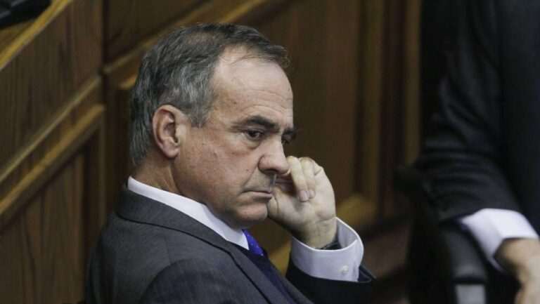 Walker dice que coalición de Boric tiene 