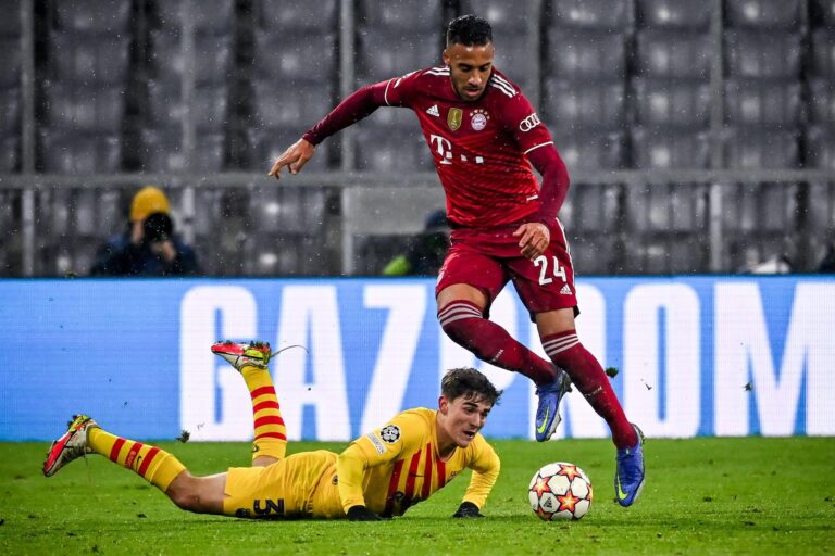 Bayern Múnich goleó al Barcelona y lo dejó fuera de la fase grupo de la Champions después de 20 años