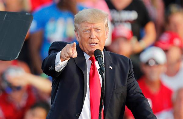 Trump pide a la justicia bloquear entrega de sus archivos de la Casa Blanca a la comisión de asalto al Capitolio